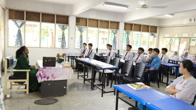 Pendaftaran Tingkatan 5UPM bersama dengan Cikgu Sharania